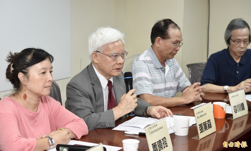 台灣社社長張葉森（左二）表示，他一直希望賴清德能出馬角逐總統，本土社團初步共識，將支持民進黨最有勝算的人參選總統。（資料照，記者羅沛德攝）