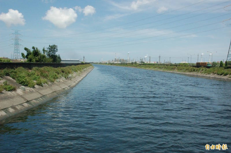 雲林縣河川汙染嚴重。（記者林國賢攝）