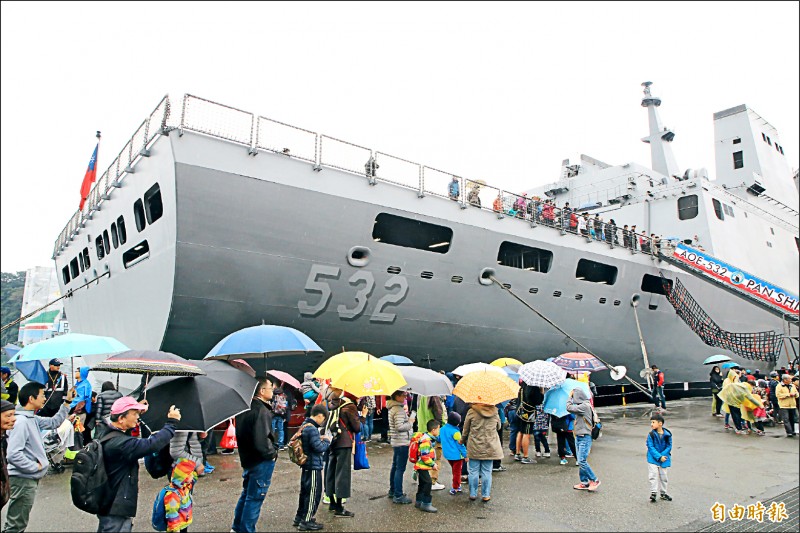 海軍敦睦遠航訓練支隊24、25日天在基隆港東五碼頭開放民眾參觀。（記者林欣漢攝）