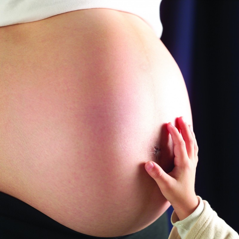 美國61歲母親替兒子代孕，成功產下一名女嬰。（示意圖）