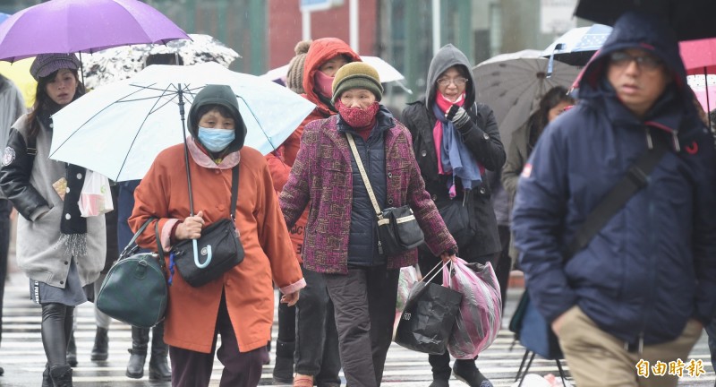 北部、東北部及東部地區降雨範圍較廣，其他地區也有局部短暫陣雨，清晨北台灣低溫只有14、15度。（資料照）