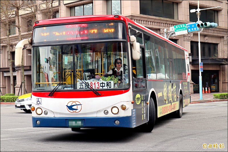 指南客運橫跨雙北的四百多輛公車，都是透過華為４Ｇ網卡提供網路。（記者周湘芸攝）