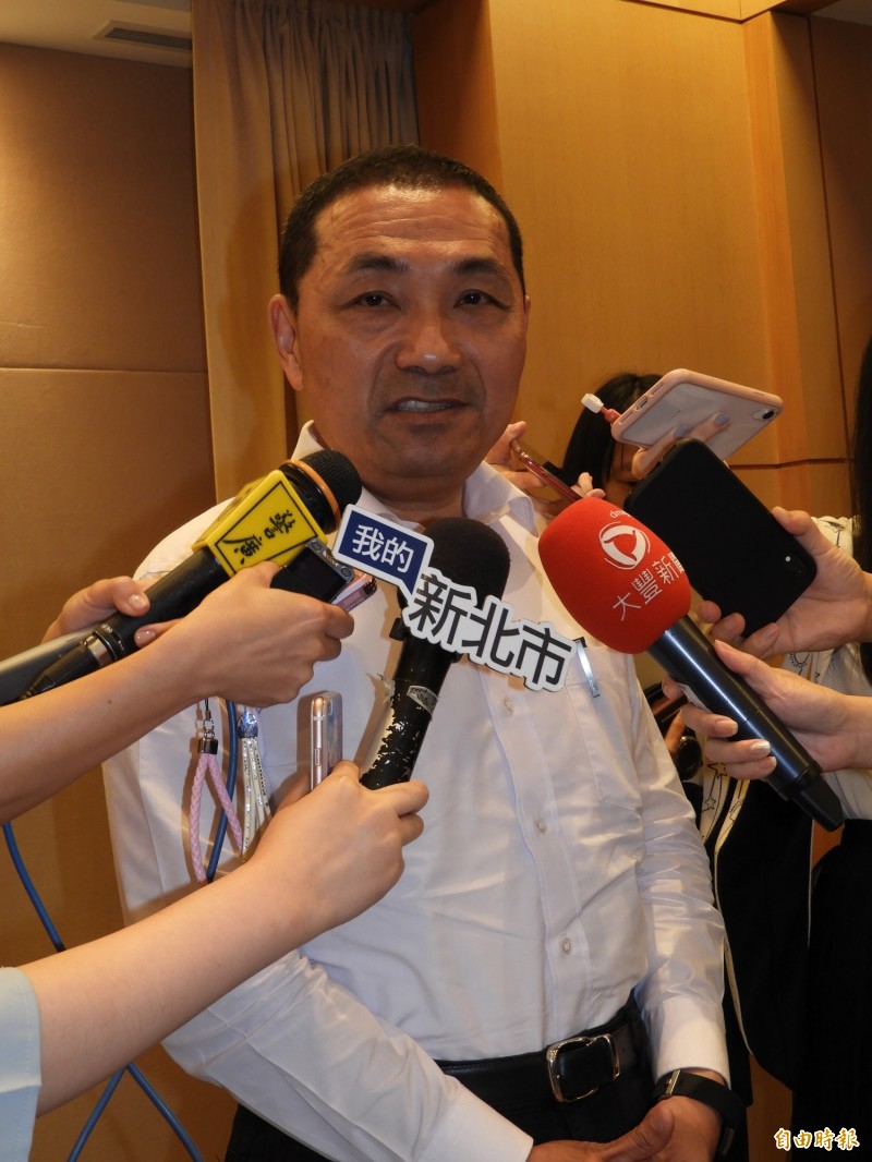 新北市長侯友宜今天下午將率市府局處首長前往經濟部拜會部長沈榮津。(記者賴筱桐攝) 新北市長侯友宜今天下午將率市府局處首長前往經濟部拜會部長沈榮津。(記者賴筱桐攝)