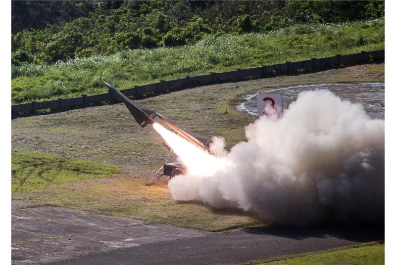 飛彈部隊進行鷹式飛彈實彈射擊操演。（圖：軍聞社提供）