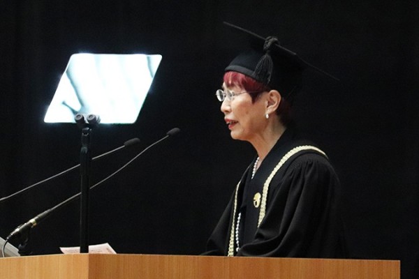日本東京大學名譽教授上野千鶴子在東京大學新生入學典禮上發表的致詞獲得關注。（圖擷取自東京大學官網）