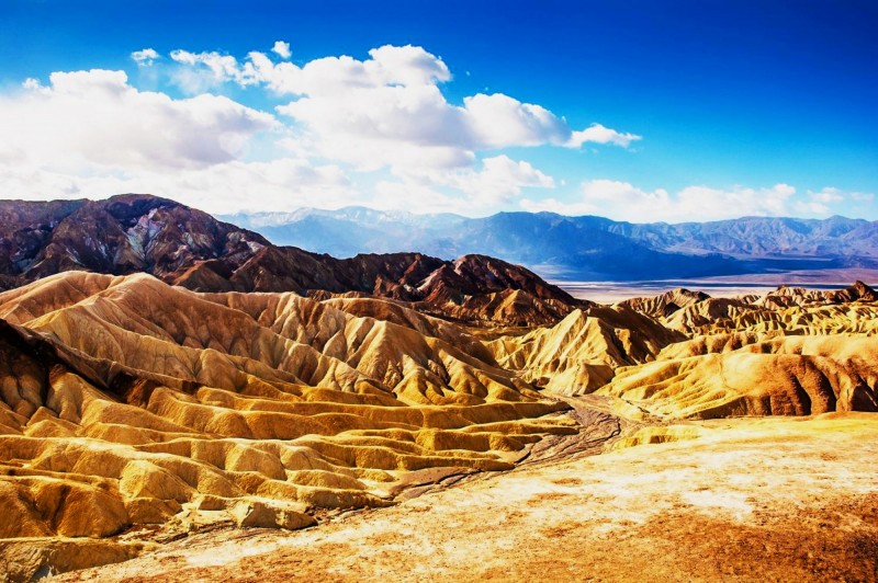 黃煥彰以死谷國家公園Death Valley National Park為例，催生龍崎牛埔的月世界地景。（翻攝黃煥彰臉書）