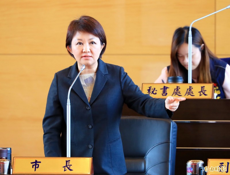 台中市長盧秀燕質疑中央對於準公共化托育補助「一國兩制」。（記者張菁雅攝）