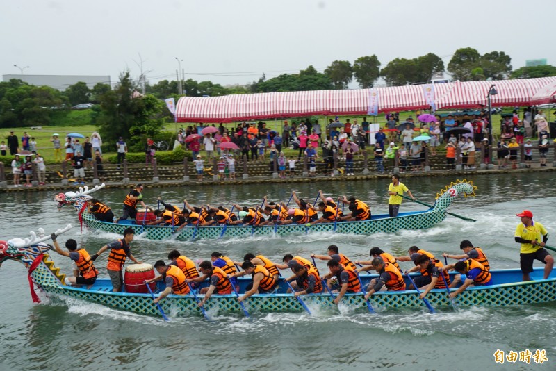 端午佳節將至，新竹縣2019年度縣長盃龍舟競賽預定6月7日端午連假首日，在池和宮前池和湖舉行，歡迎組隊參賽或是報名划龍舟體驗活動。（資料照）