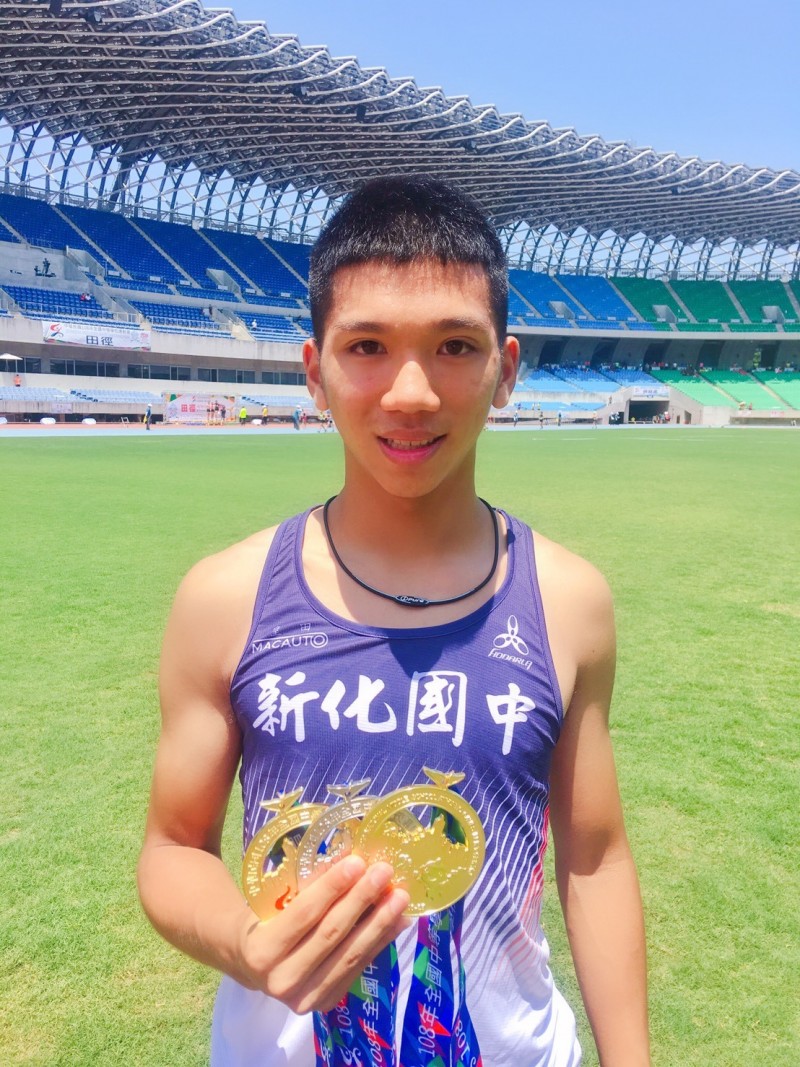 新化國中魏浩倫在全中運表現亮眼，奪下國男組100公尺及200公尺雙金，並雙破大會紀錄。（台南市體育處提供）