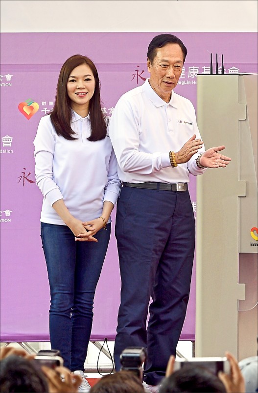 鴻海董事長郭台銘昨接受媒體訪問時透露，妻子曾馨瑩反對他參選已離家出走，但他也表示「軍國大事後宮不要干政」。（資料照）