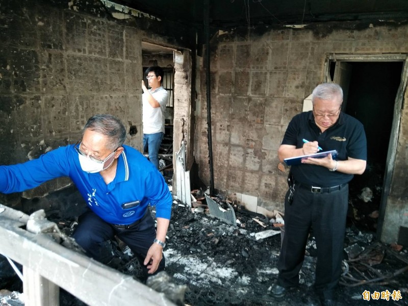 東山山區65歲林姓男子住家日前遭祝融幾全毀，南市勞工局獲報後，將結合工會志工協助修繕，立即會同相關單位前往會勘量測、儘速施工。（記者王涵平攝）