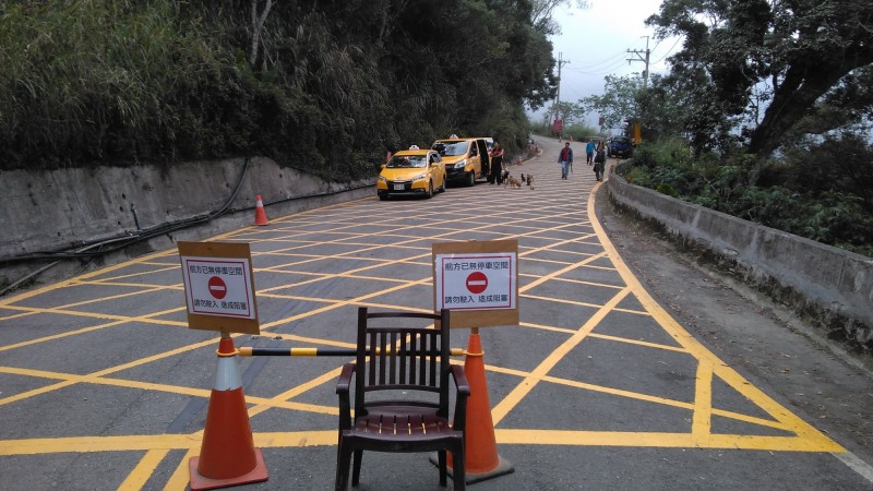 藤枝國家森林遊樂區停止計程車接駁，遊客須改採步行入園。（記者黃佳琳翻攝）