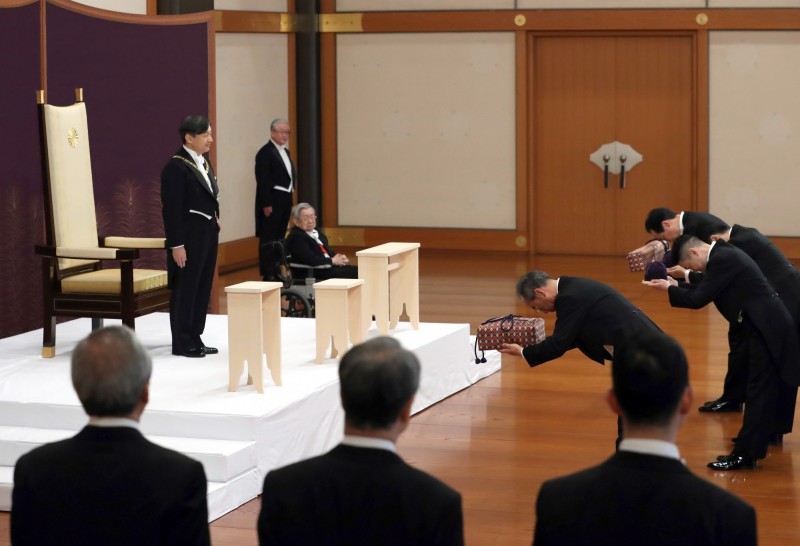 新日皇德仁昨天即位，根據民調，有79.6%受訪者贊成未來承認女性天皇。（美聯社）