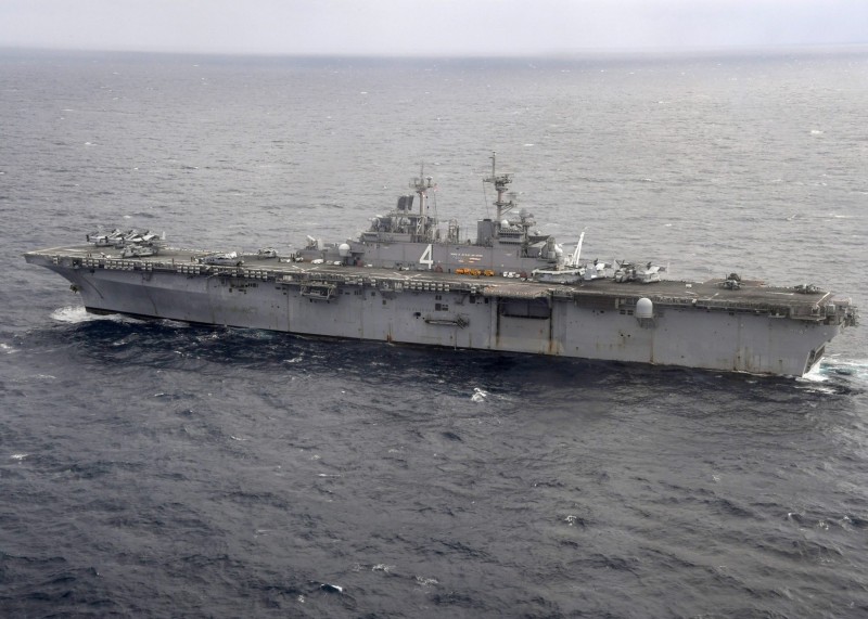 美國海軍黃蜂級兩棲突擊艦拳師號（USS Boxer LHD-4），滿載兩棲待命部隊（ARG）與第11海軍陸戰隊遠征部隊（MEU）出航，前往印太、中東巡弋。（圖擷自USS BOXER LHD 4臉書）