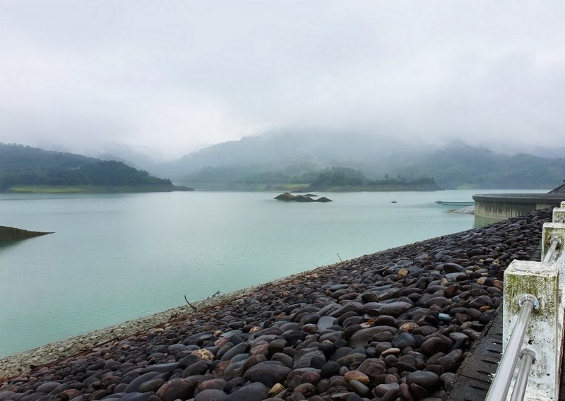 連日降雨有感，南化水庫蓄水率回升至4成以上。（記者吳俊鋒翻攝）