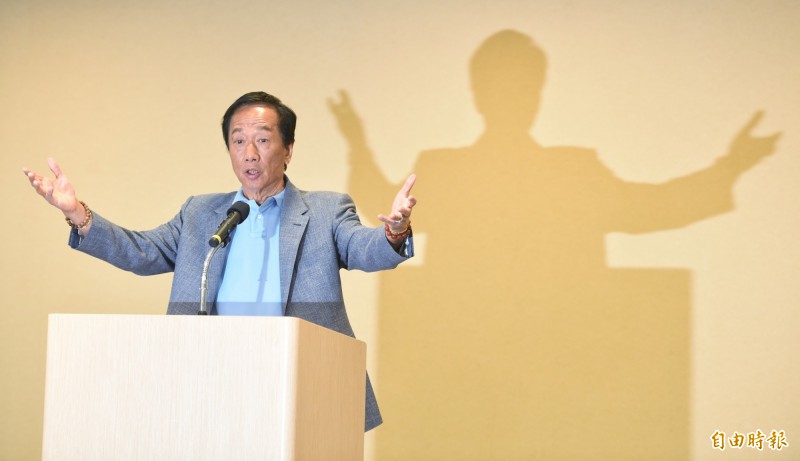 鴻海董事長郭台銘6日舉行美國行返台記者會，除報告美國行成果外，並回應參選國民黨總統初選相關問題。（記者劉信德攝）