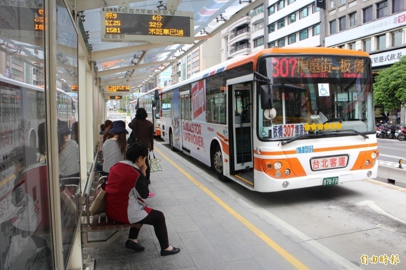 公運處表示，考慮將「超時」納入公車評鑑項目。（資料照）