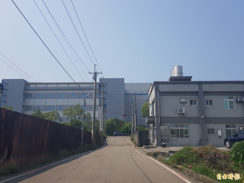 竹南鎮科學路45巷內，接連發生園區上班女性遭襲胸事件。（記者彭健禮攝）