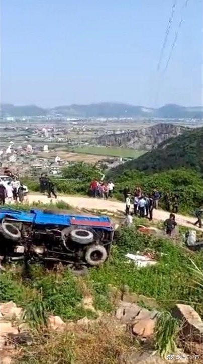 中國浙江溫嶺市山區翻車，致12死11傷。（圖擷取自微博）