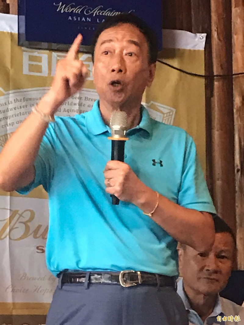 投入國民黨總統初選鴻海董事長郭台銘，走訪桃園連趕4個行程。（記者李容萍攝）