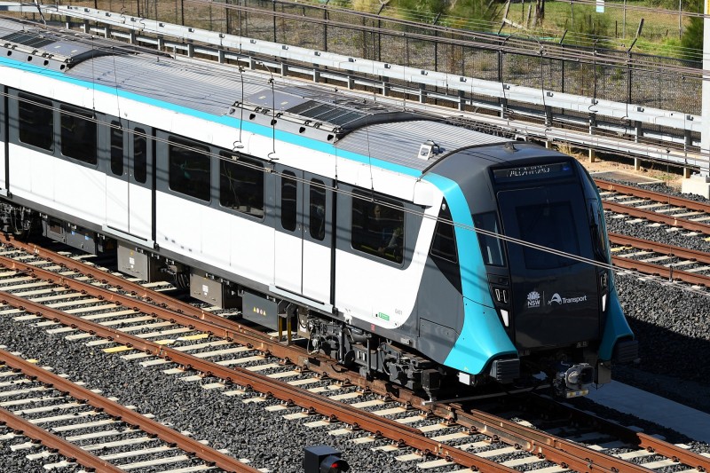 由香港鐵路公司領導營運的澳洲雪梨地鐵西北線（Sydney Metro Northwest），採用無人駕駛系統，今（26）日通車不久就因故障和延誤問題而陷入混亂。（歐新社）