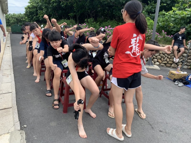 女子龍舟隊伍賣力訓練，希望爭取佳績。（記者蔡彰盛翻攝）