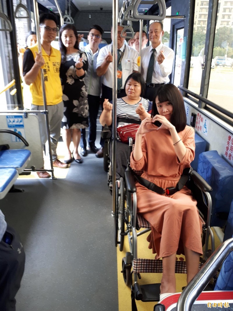 新竹市政府爭取經費，補助公車業者新增5部低地板公車。（記者洪美秀攝）