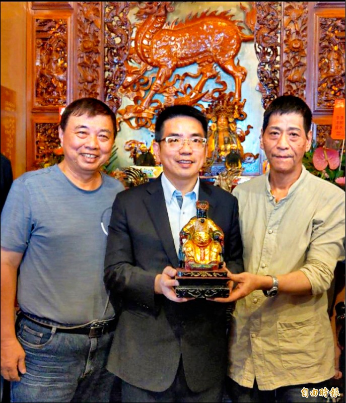 南興廟保存著南門土地公神像。（記者張議晨攝）