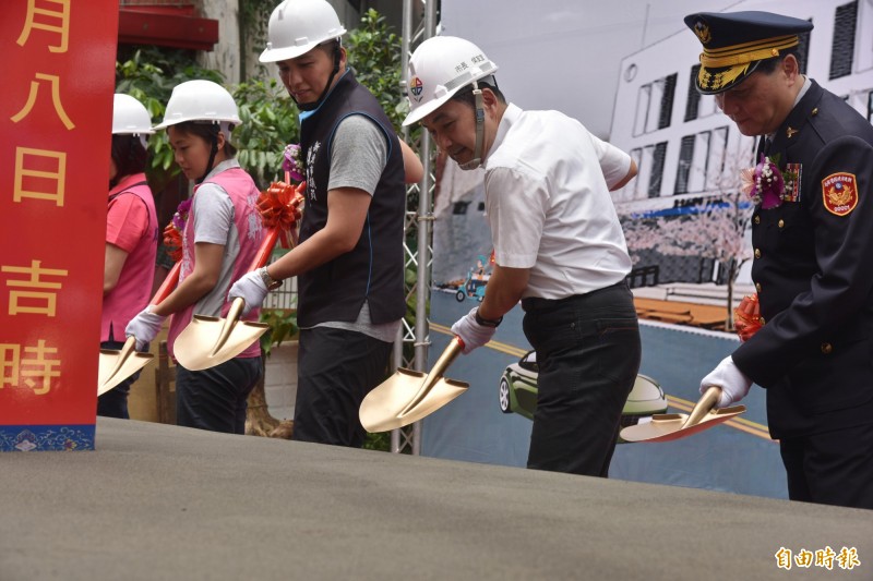 新北市政府警察局今天舉行淡水分局三芝分駐所拆除重建工程動土典禮。（記者周湘芸攝）