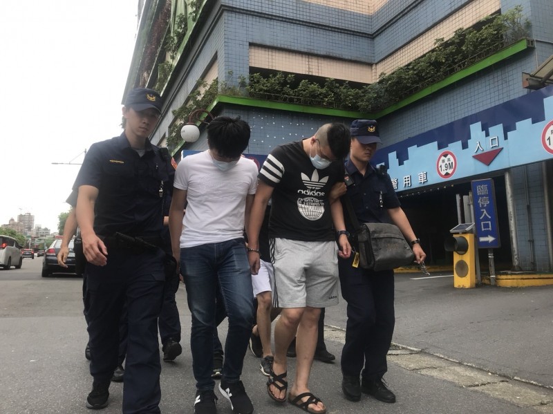 于男一夥人遭警方移送法辦。（記者徐聖倫翻攝）