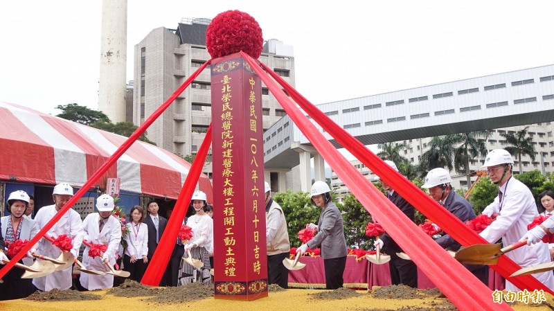 蔡英文總統10日赴北榮參加醫療大樓興建動土活動。（記者劉信德攝）