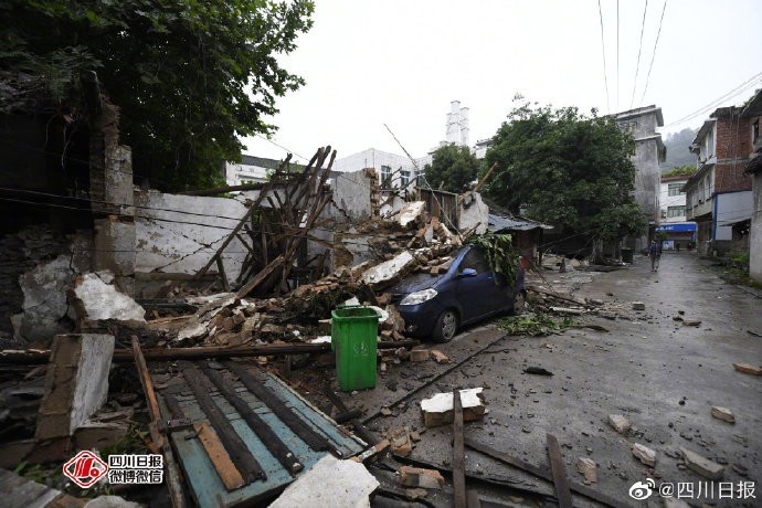 中國四川宜賓市昨晚間發生規模6.0地震，之後又連續發生至少4起餘震，目前已知有至少12死125人傷。（圖擷自微博）