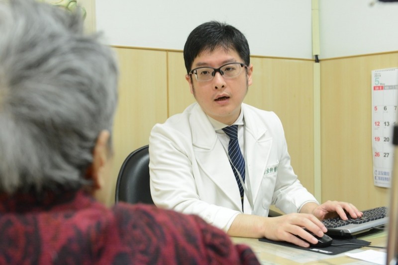 82歲嬤注射 骨水泥 重建脊椎壓迫性骨折 即時新聞 自由健康網