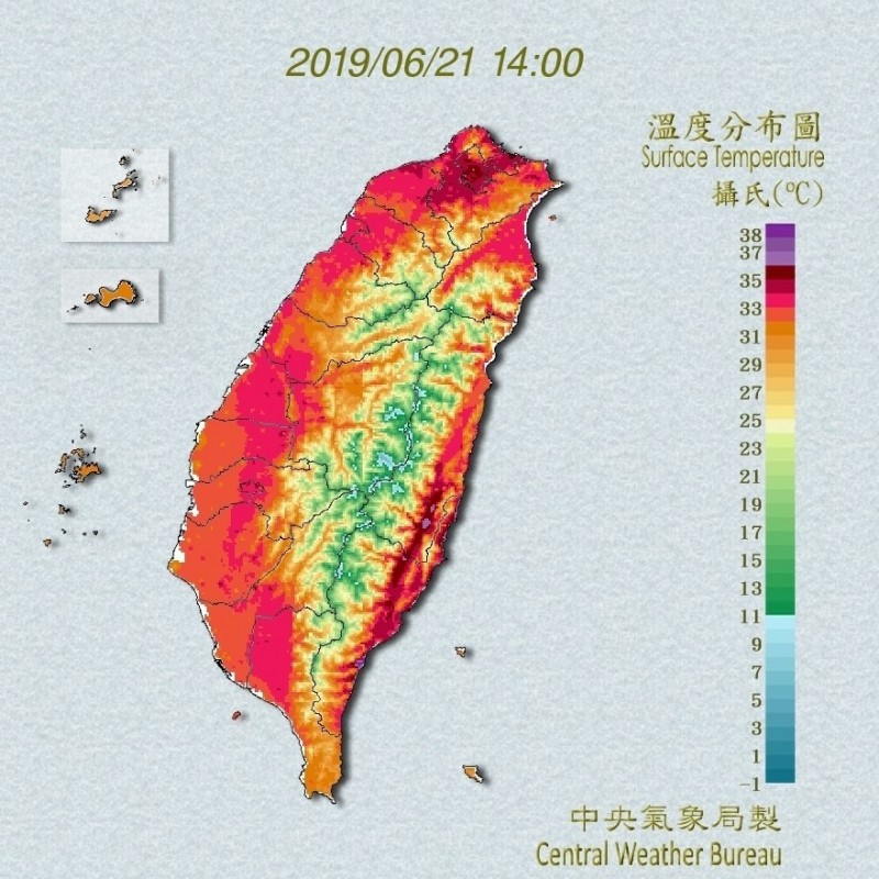 今天夏至，不管西部平原，還是東部山區，全都呈現一片紅色，整個台灣像火在燒。（擷取自中央氣象局）