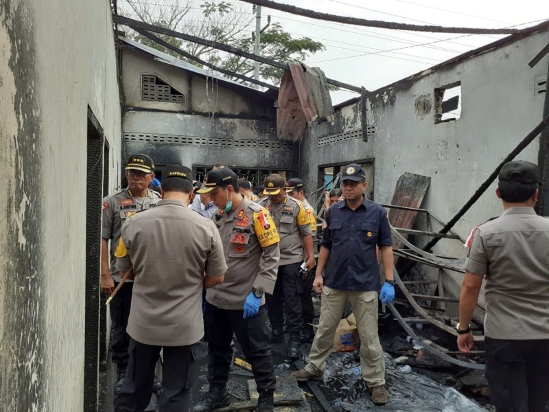 印尼北蘇門答臘省（North Sumatra）民禮鎮（Binjai）昨（21）日下午一棟火柴工廠發生火災，奪去30條人命，死者包含3名兒童。（路透檔案照）