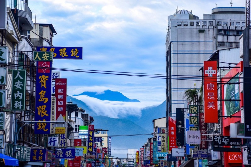 陳琪元先前在埔里市區拍到的雲瀑美景。（陳琪元提供）