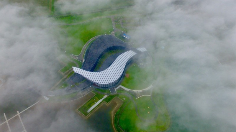 故宮南院平地雲海美景，圖為透過空拍機所拍攝到的主建築。（呂紘毅攝影、提供）