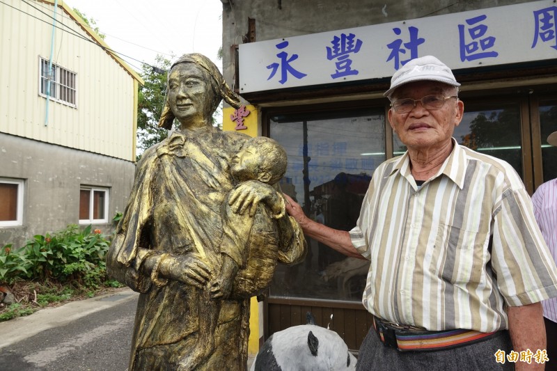 泥塑達人李燿州用作品，讓後代子孫莫忘平埔族開墾歷史！（記者劉曉欣攝）