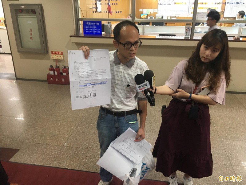 用鋼筋打傷台北市勞工局長賴香伶的工運人士李明彥，聽判後高呼「我一定要讓賴香伶坐牢！」（記者張文川攝）