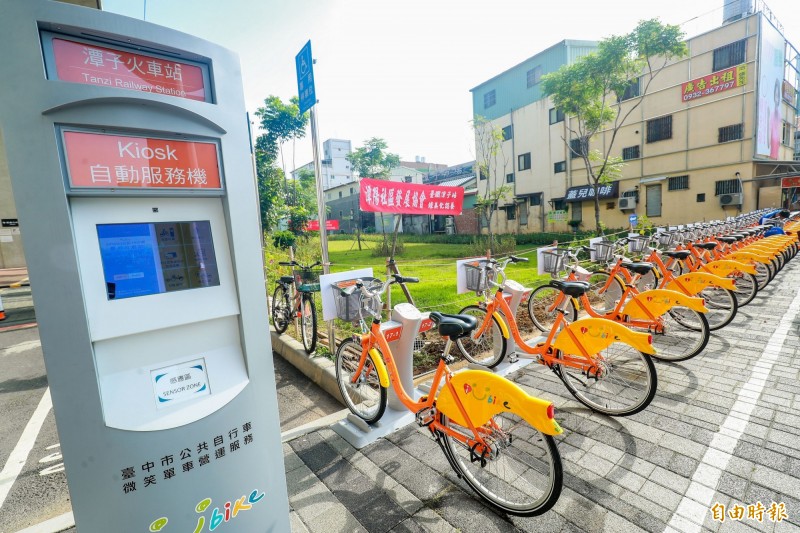 台中市交通局為iBike騎乘者投保公共自行車傷害險，7月1日保險正式生效。（記者黃鐘山攝）