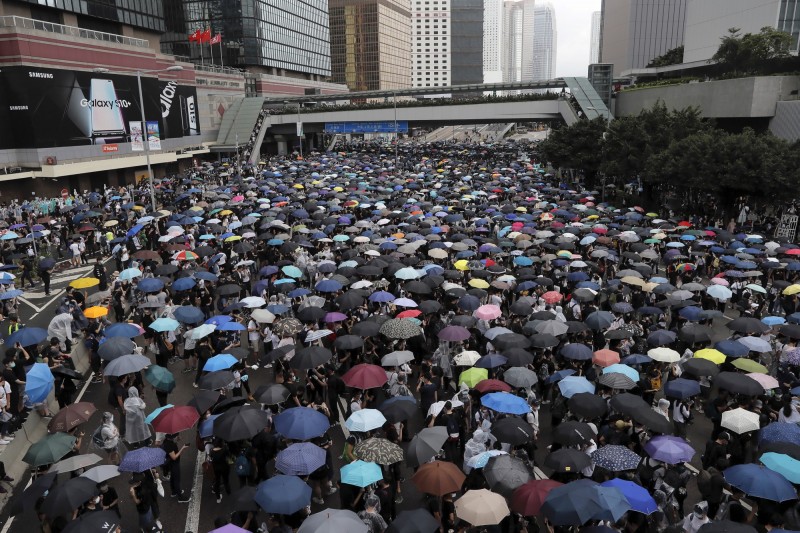 圖為日前香港民眾反送中大遊行。（美聯社檔案照）