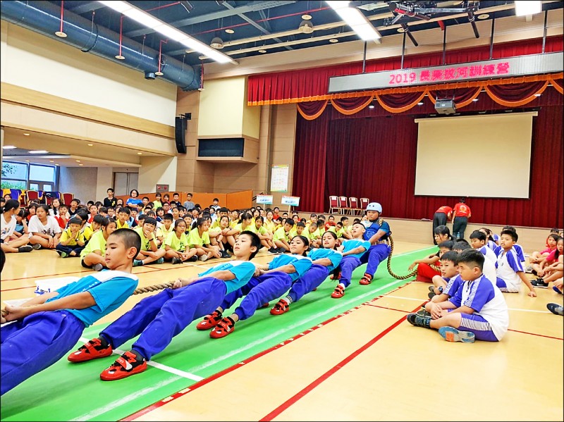 長庚紀念醫院拔河訓練營登場。（長庚紀念醫院提供）