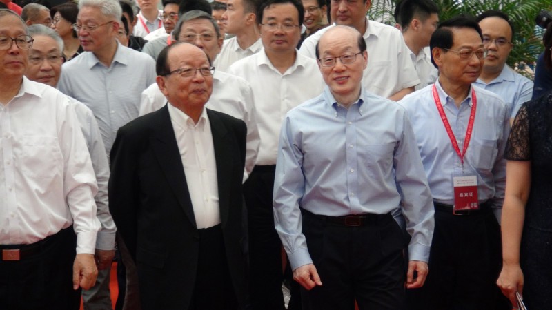 中國國台辦主任劉結一(前左2)4日在天津會見國民黨榮譽副主席蔣孝嚴(前左二)等人,他也提到,近來陸續見過從台灣來的洪秀柱、郁慕明、高金素梅等人,談妥「攜手推進祖國和平統一進程」。(中央社) 中國國台辦主任劉結一(前左2)4日在天津會見國民黨榮譽副主席蔣孝嚴(前左二)等人,他也提到,近來陸續見過從台灣來的洪秀柱、郁慕明、高金素梅等人,談妥「攜手推進祖國和平統一進程」。(中央社)
