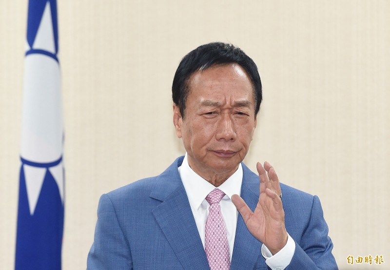 國民黨總統初選參選人郭台銘暗酸,「我是給中國飯吃,不像有人是需要中國市場,是跟中國要飯吃」。(記者廖振輝攝) 國民黨總統初選參選人郭台銘暗酸,「我是給中國飯吃,不像有人是需要中國市場,是跟中國要飯吃」。(記者廖振輝攝)