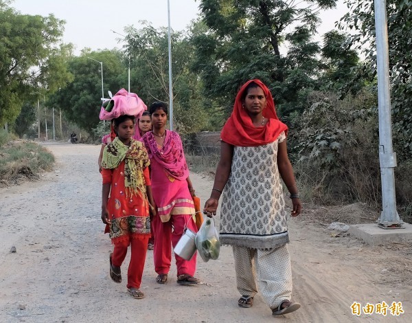 在種種無奈的現實環境逼迫下，數以萬計的印度婦女為了能夠持續下田工作，竟選擇摘除子宮。示意圖，人物與新聞事件無關。（資料照）