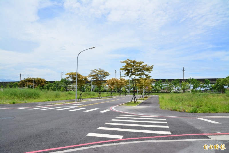 宜蘭運動公園附近地區「抵費地」，縣府將24日公開標售；若全數以底價脫標概算，縣庫至少可進帳4.85億元。（記者游明金攝）