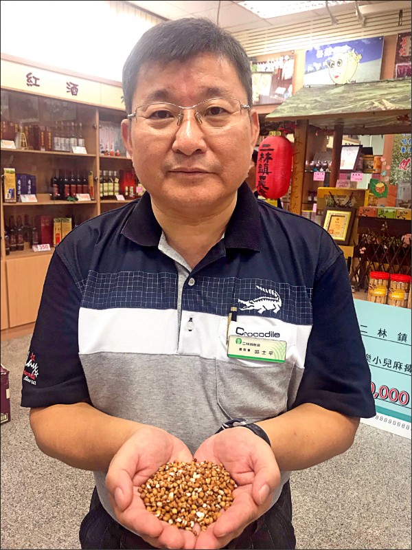 紅薏仁搶美白商機，二林地區投入栽種的農民越來越多。（記者顏宏駿攝）
