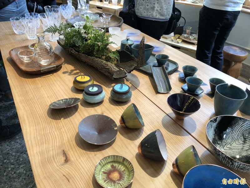 新竹市舊城區中央路上63歲的老屋，經鴻梅文創的整理修復後，變身為「或者櫥窗工藝」，今天開幕後，將成為竹市舊城區觀光新亮點。（記者洪美秀攝）