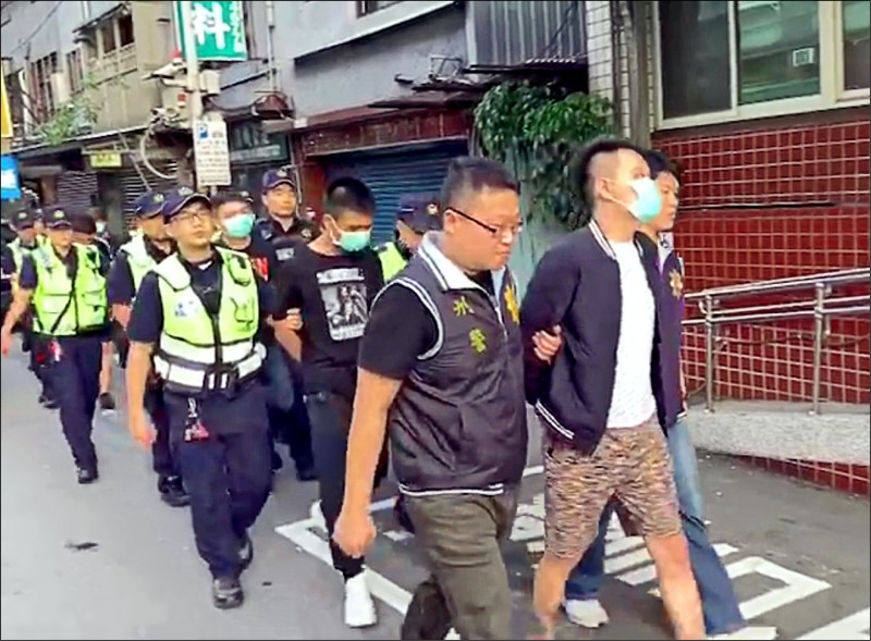 警方將7名嫌犯移送法辦。（記者王宣晴翻攝）