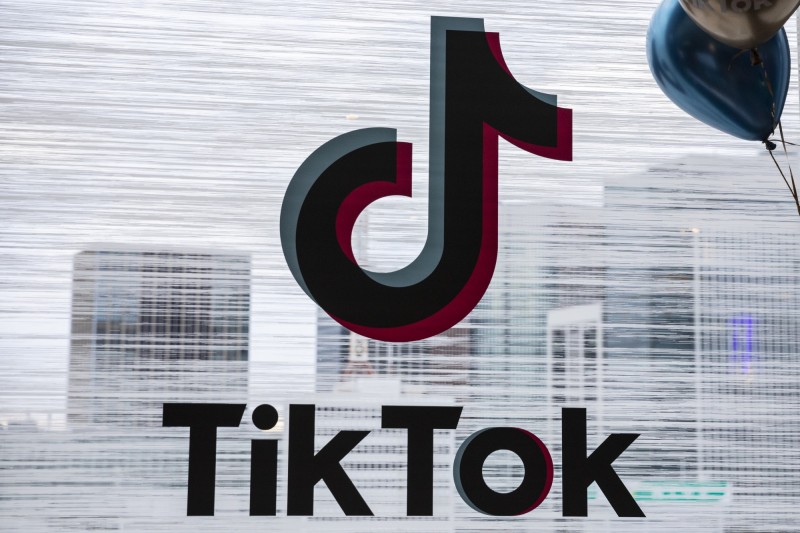 中國手機短影片分享平台「抖音」（TikTok）屢被各國指控存有資訊安全疑慮。（彭博檔案照）